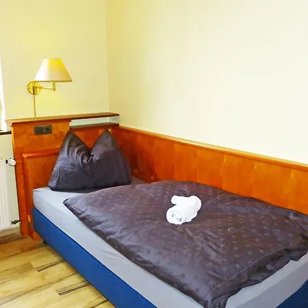 Messe-zimmer Tus-treff Quarto em Acomodações Particulares *