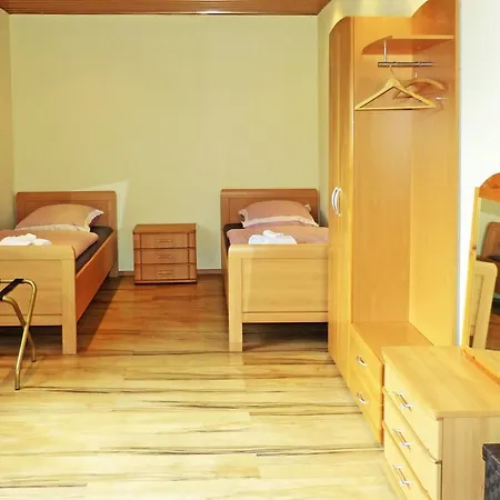 Δωμάτια σε οικογενειακή κατοικία Messe-zimmer Tus-treff