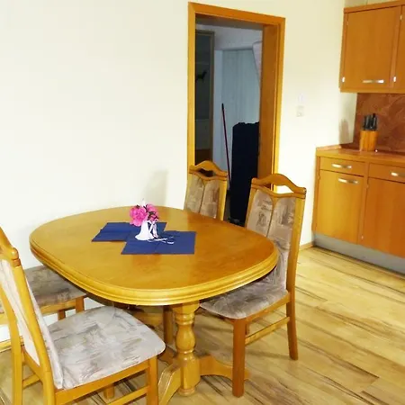 Messe-zimmer Tus-treff