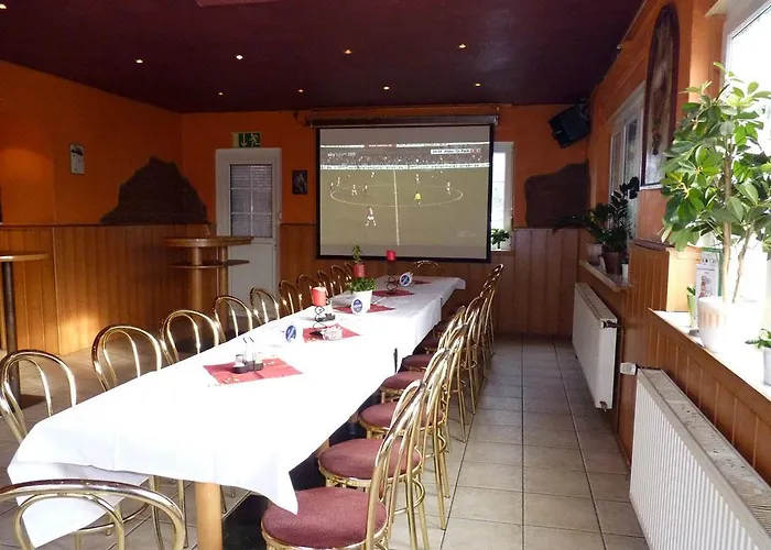 图斯-特雷夫展馆民宿 *