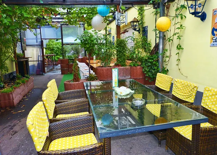 图斯-特雷夫展馆民宿 *